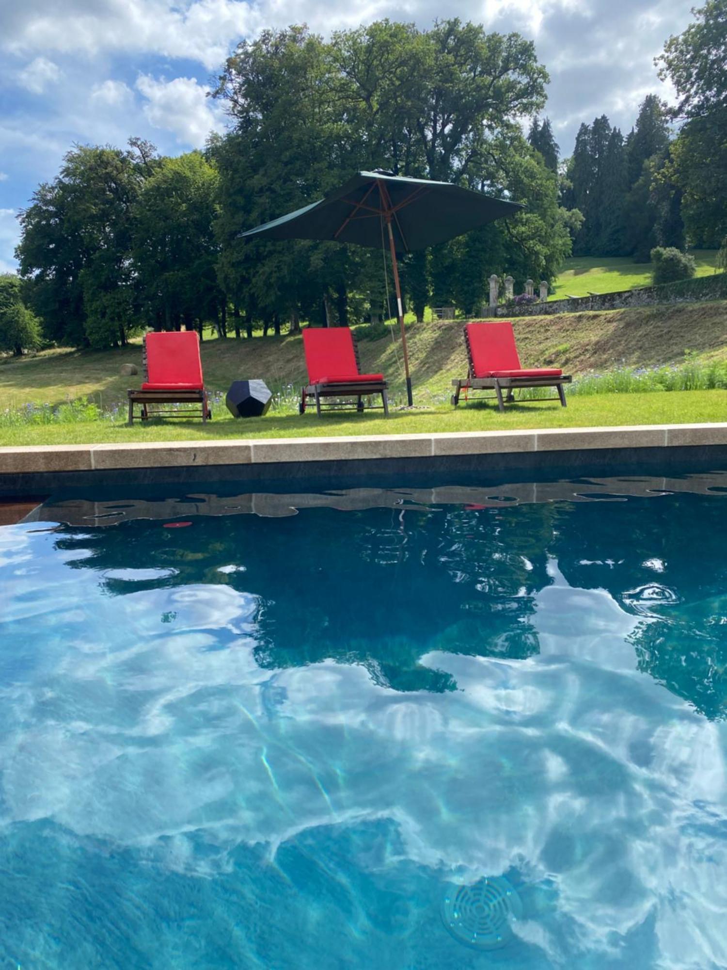 Domaine De Montmery Sa Piscine Son Jardin Ses Espaces Ambazac ภายนอก รูปภาพ